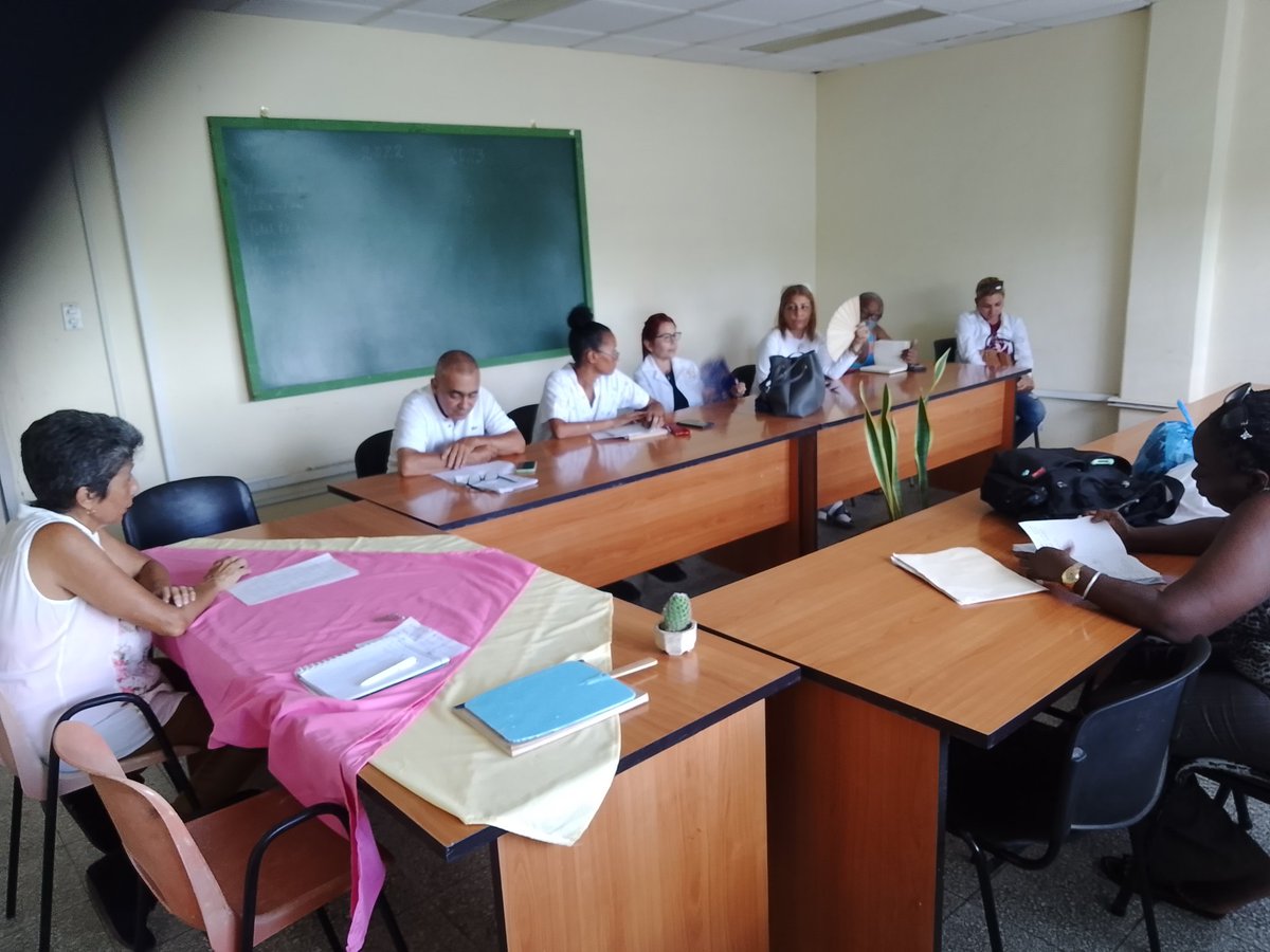 MercedesMaraMa3's tweet photo. Damos comienzo a la reunión técnica semanal del PAMI, con el acompañamiento de la DMS.
#CubaPorLaSalud https://t.co/A6bWKpdBDL