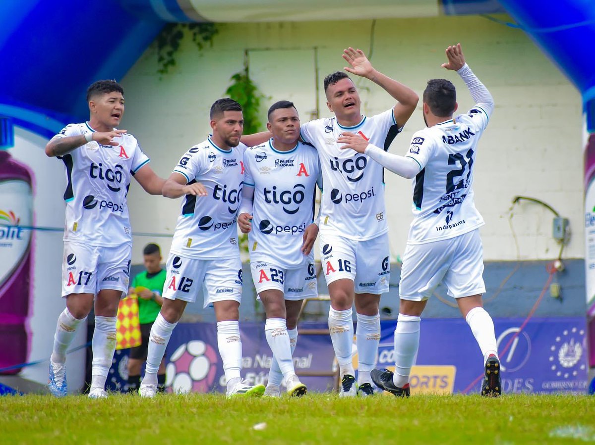 _Wcanales95's tweet photo. #MásAliancistaQueNunca
Pasó a paso en el nombre de Dios 
@AlianzaFC_sv  #12 https://t.co/BHauWoTwiQ
