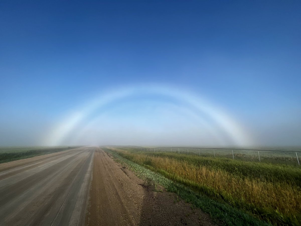 ICEMAN2087's tweet photo. Fogbow this morning in thick fog just south of Braidy dump #Winnipeg #mbwx #mbstorm https://t.co/ZnWy218WkG