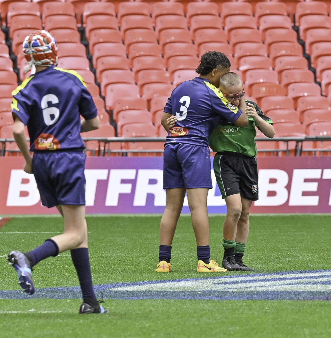Schools_RL's tweet photo. Congratulations to our Y7 @inspiresport Champion Schools winners @SentamuAcademy, winners at Wembley on Saturday. Before celebrating their own win, they picked up and consoled their opponents ❤
👏 Huge respect to the players for such amazing sportsmanship #allclass https://t.co/ysF4YyqYqn
