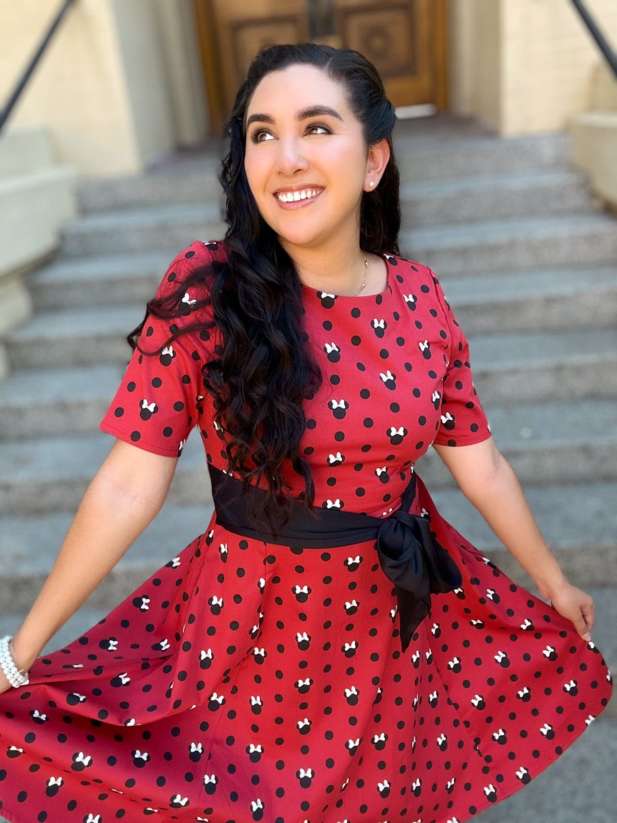 Disney_Finds's tweet photo. ✨ #HUSponsored 💃🏻Dazzle in Disney style with this Exclusive Minnie Mouse Polka Dot Retro Dress from @HerUniverse 🐭 Can you imagine wearing dresses like this back when Disneyland opened? 🏰🥰You’ll feel as lovely as our favorite girl Minnie Mouse! 

❤️ Available in sizes XS-3X! 
❤️ Made w/princess seams, fit for royalty 👑 It also has longer sleeves but fitted for that retro feel! I think it’s perfect for a dapper day at the Disneyland Resort 😉
❤️ It also has POCKETS🫶🏼 
#RetroFallxHU #minnie #minniemouse #HUcommunity #disneystyle #disneymerch