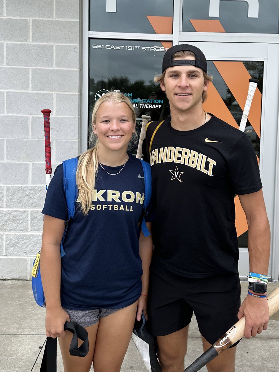 Thank you @ProXAthlete for 4 years of membership. This is the last week we’re able to use the facility before these two head off to college. We’ve met so many great people affiliated with ProX over the years. Thanks to all for their support. @caseclosed_34 @lilysullivan_33