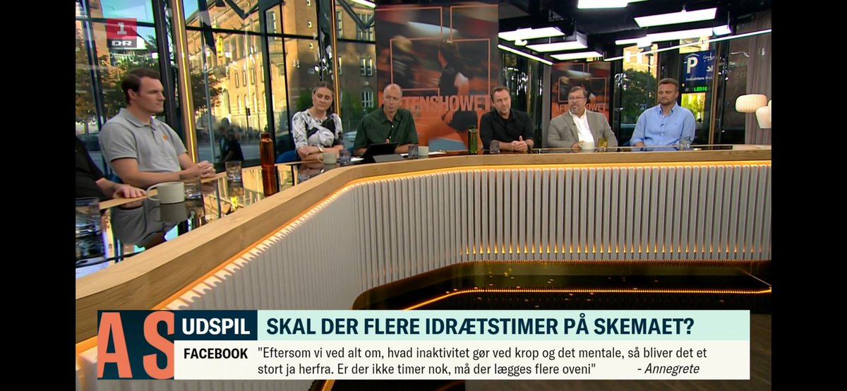 DIFidraet's tweet photo. Spændende debat i Aftenshowet om vores udspil til mere idræt og bevægelse i folkeskolen.

Tak til @Astridkrag for at anerkende behov for en mere aktiv skoledag.

Vi bidrager gerne med vores praktiske erfaringer og evidens om gevinster for både trivsel &amp; sundhed #dkpol #skolechat https://t.co/H9Y7oOHSUv