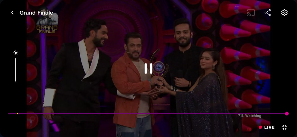 ira_biswas's tweet photo. Le li screen shot.. ..Salman khan mera jaan le leta.... Urna der kata hai... #AbhishekMalhan𓃵 . ❤️❤️...You ar the winner for me... https://t.co/YsJvP3WMKw