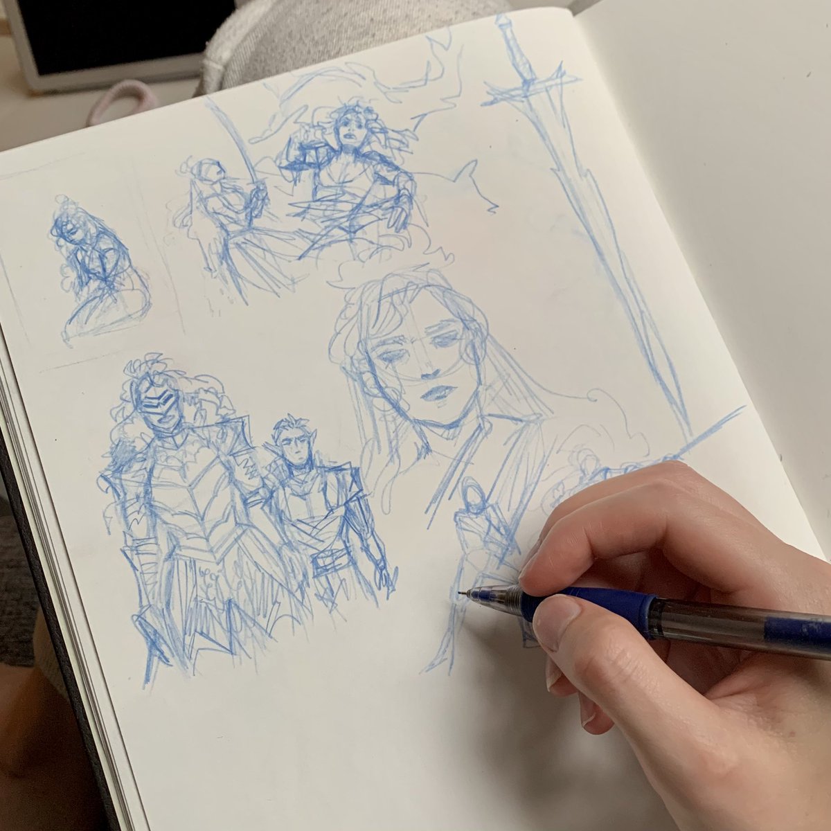「Nothing beats sketching on paper」|Charlotteのイラスト