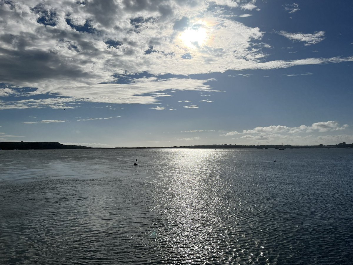 m_shacks's tweet photo. Beautiful sea scape this evening on our walk. https://t.co/jpTZvKUMSw