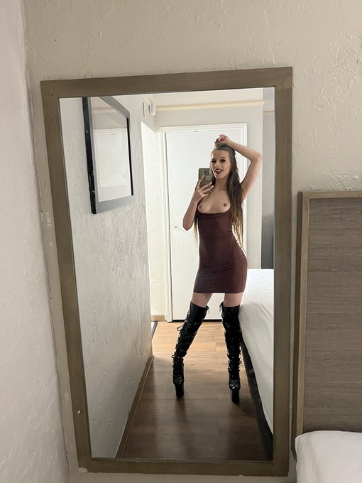 10 year anniversary of being in porn and I was with all family and friends at @FetishCon this weekend