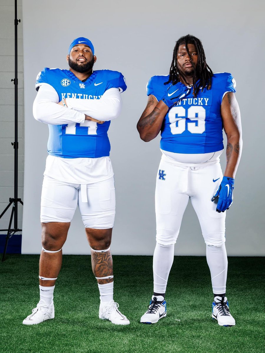 CoachDB309's tweet photo. @FordCourtland x @MonsterMarq it’s only a 100K here… We different #PEORIA #PTown https://t.co/FF4wU4p42c