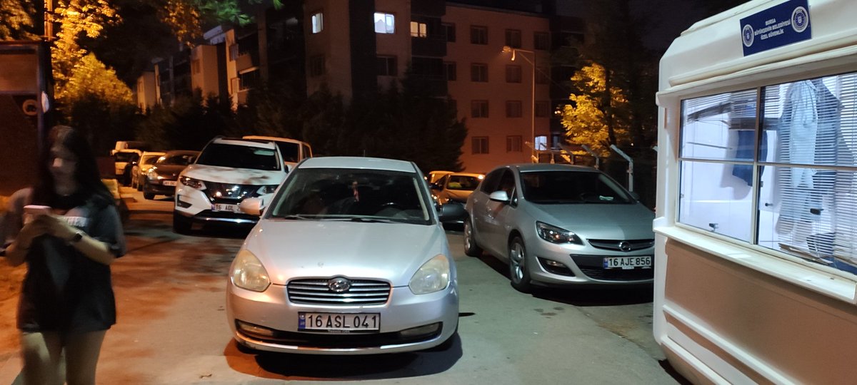 Park girişine hemde güvenlik klubesi önüne bu şekilde parkın, park icerisinde rahatsızlanan veya yangın vs gibi durumlar için ne anlama geldiğini sanıyorum biliyorsunuz ama neden önlem almıyorsunuz merak ediyorum. Giris böyleyse acil durumda Allah'a emanetiz..
