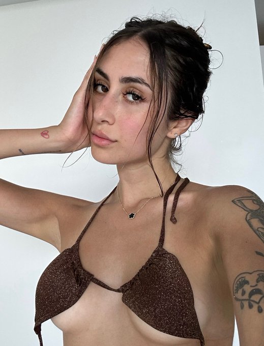 If you want me to drop my bra for you give me a retweet! and if you want to see all of me visit my page