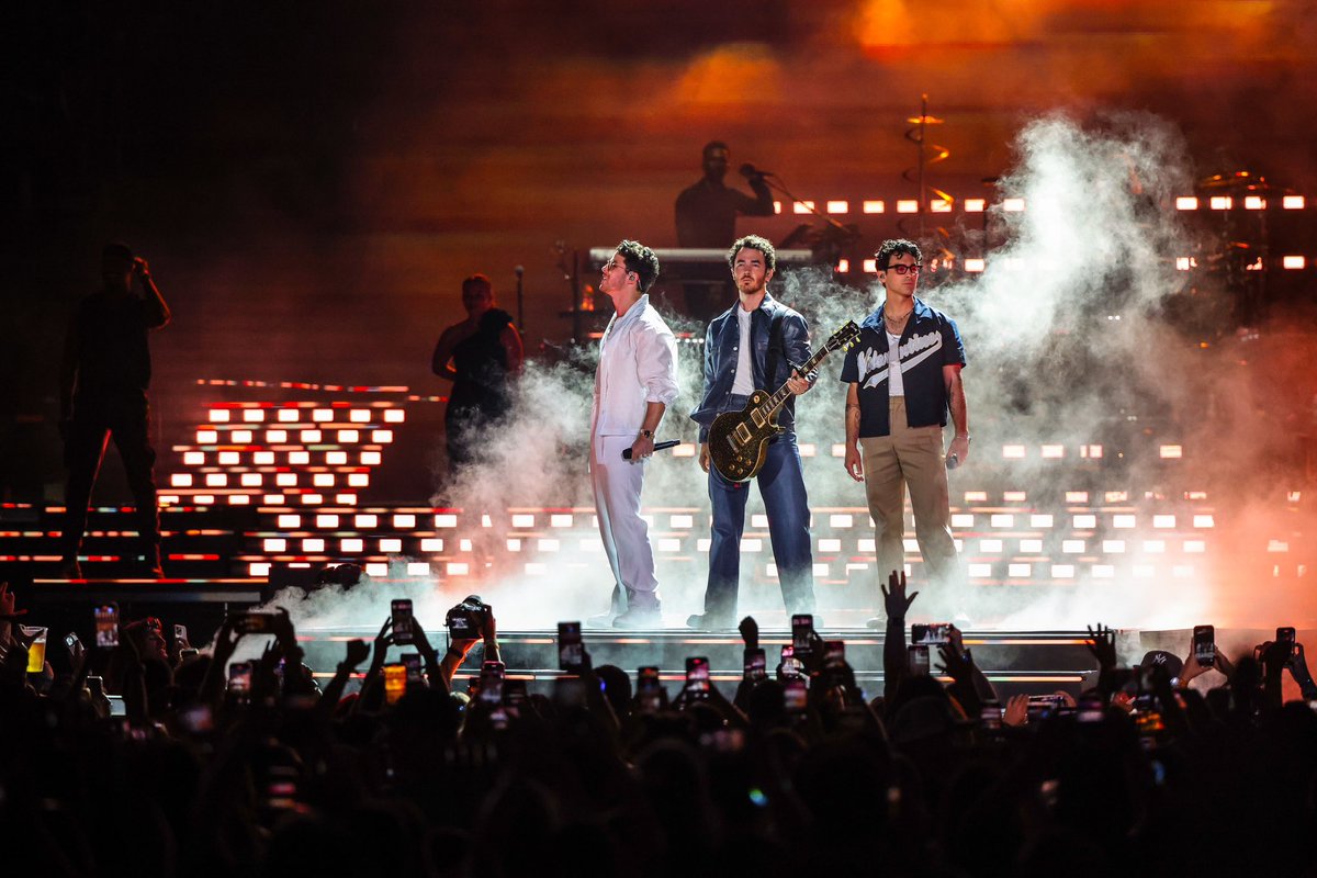 2 sold out shows. 3 brothers. 5 albums. Baby, we’re gonna wanna remember this.