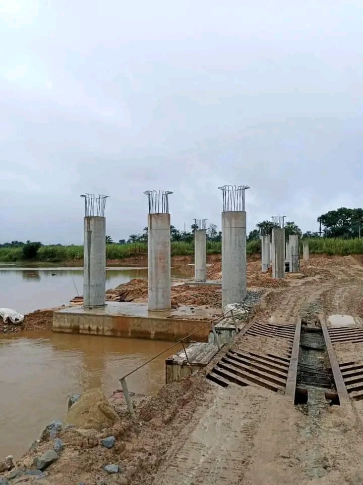 micah_egele's tweet image. Progress of work at the bridge section of the ongoing construction of Ozochi road in Ahoada-East LGA Rivers State being executed by the continuity/consolidation administration of H.E Sir @SimFubaraKSC

Sim is making progress in governance without making noise on radio

#SimCares