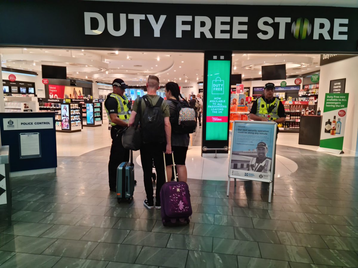 GPAPassenger's tweet photo. Today at the airport, specially trained officers from @PSOSbcp joined forces with their talented four-legged partners, #PDArchie &amp; #PDEddie, to conduct #ProjectServator deployments. Together, we are deterring criminal activity, ensuring the safety of passengers &amp; staff. ✈️👮‍♀️🐾 https://t.co/2CFrIpcy9l