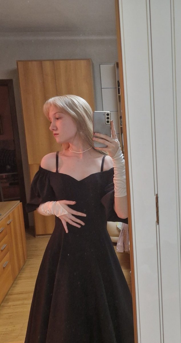 yoaxrx's tweet photo. he said i look like aphrodite https://t.co/HEsXCyIFEg