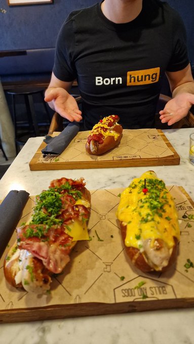 How to seduce your twink? First lesson, bring him to eat some hot-dogs and he will be the happiest. A<a href="/tag/amsterdam"class="tags"><span>#amsterdam</span></a><a href="/tag/gay"class="tags"><span>#gay</span></a>