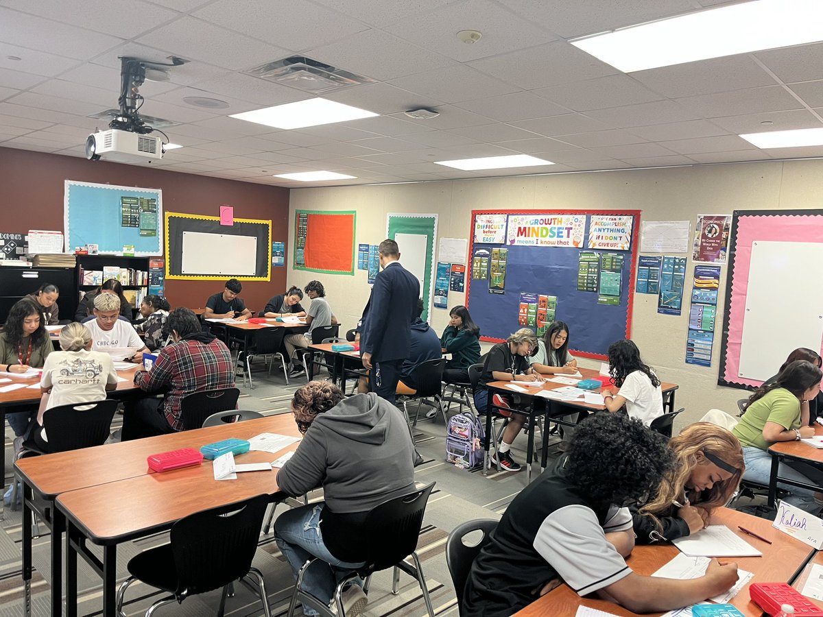 Thank you @SISD_CoA for visiting classrooms at <a href="/cwhs_springisd/">Carl Wunsche Sr. High School</a> today. It was great seeing teachers solidifying their systems and routines. <a href="/AyeshaAhmad30/">Ayesha Ahmad Burriss</a> <a href="/PapkeAndrew/">Andrew Papke</a> <a href="/SpringISD/">Spring ISD</a>_Super @SpringISD