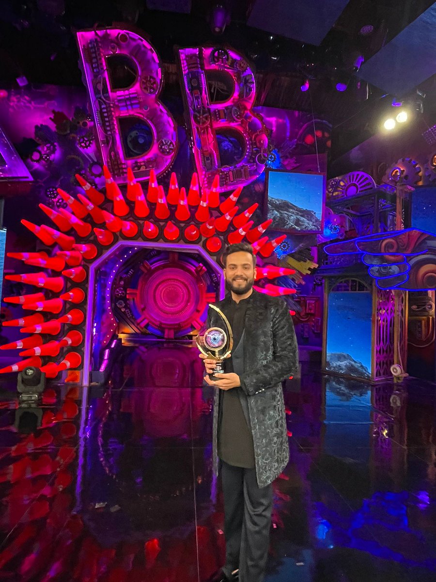 drs4any1's tweet photo. ☆ TAGLINE REVEALED ☆

"  BB WINNER ELVISH  " 

Retweet This Tweet To Spread Tagline
•Do Not Use Any Hashtags
•Copy and Paste the Tagline to Avoid Errors
•Focus On Retweets
#ElvishYadav | #ElvishYadav𓃵 | #Systumm | #BiggBossOTT2Finale #BBOTT2GrandFinale https://t.co/VQb05lBl9t