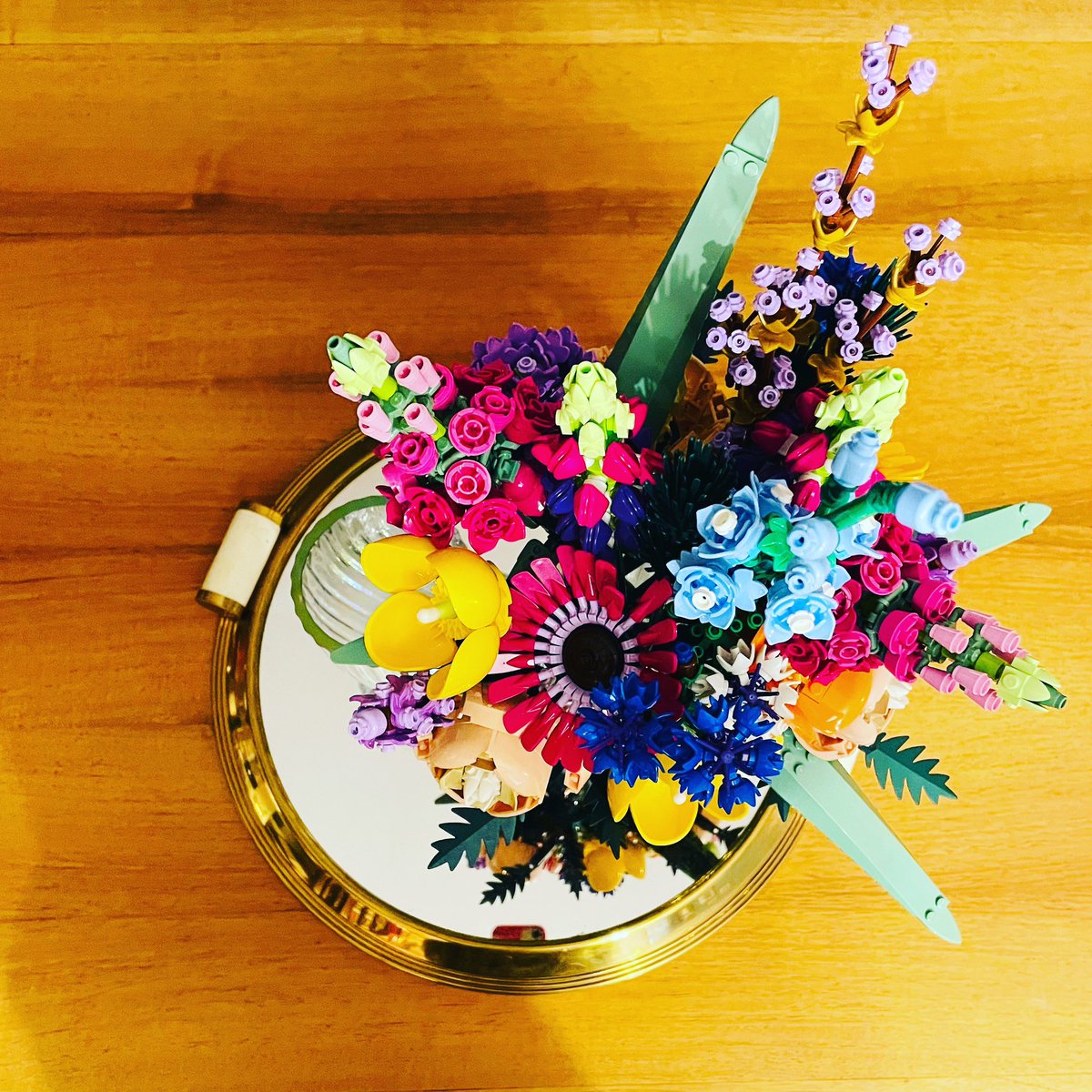 Valerie_Favre's tweet image. This #ModWrite Mrs Dalloway said she would build the flowers herself 💐