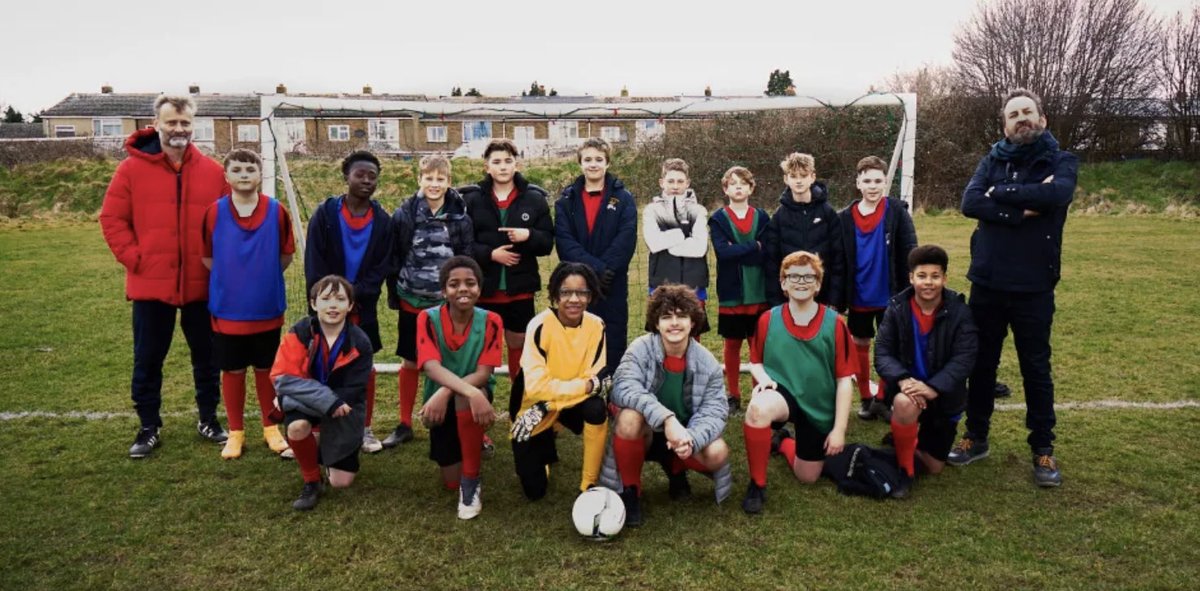 GClarke133's tweet image. I’d forgotten about this photo! Wildcats photo with ⁦@LeeMack⁩ for #notgoingout series 13 episode 7. First mainstream TV credit 💪🏻👏