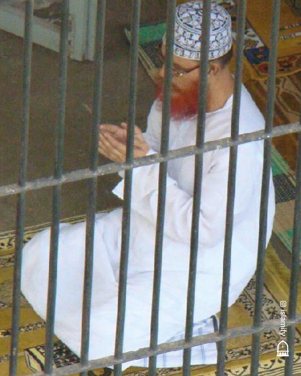 Alhamdhulillaah's tweet photo. A prominent Bangladeshi scholar, Delwar Hossain Sayeedi, passed away whilst in imprisonment.
The scholar was arrested in 2010 for alleged war crimes, and sentenced to death. In 2014, the Supreme Court changed his sentence to life imprisonment.
Several international observers condemned the verdict and suggested the charges to be politically motivated and case of mistaken identity. His trial was criticized by Human Rights Watch and Amnesty International.
Sayeedi died after suffering a heart attack in Kashimpur Central Jail. He was 83 years old.
انا لله وانا اليه راجعون
