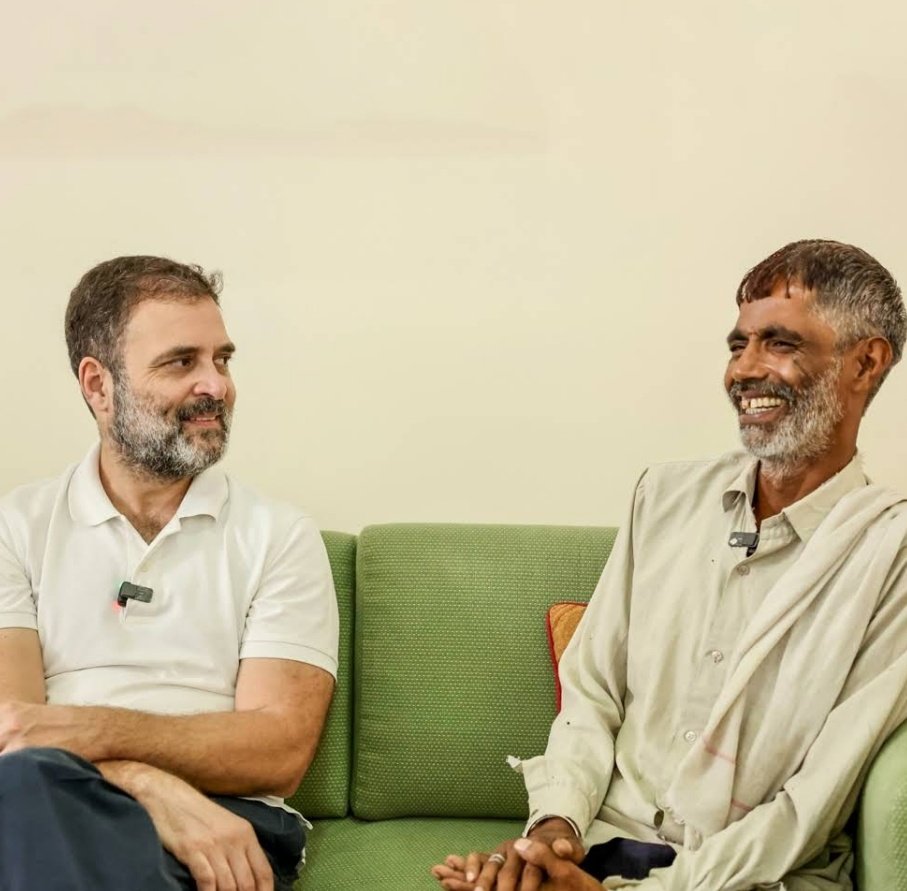 They sat together, spoke, made the heart and mind lighter like friends do.

Rameshwar appears completely at ease sharing the seat with the Member  of Parliament from Wynad -Shri #RahulGandhi