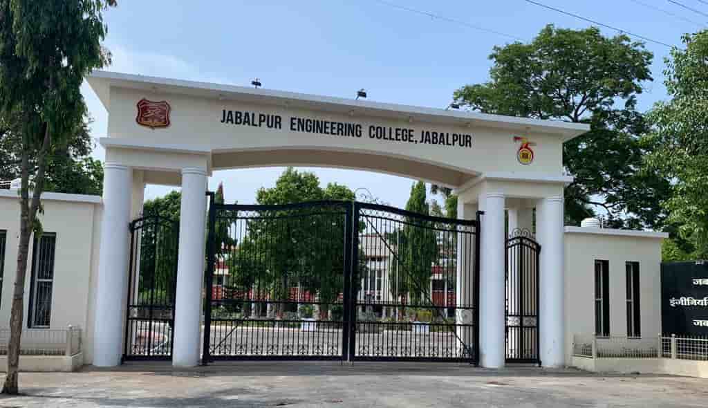 DilemmasTh16376's tweet photo. DJ night krwaye to.....DJ Bnd,
Padhne jaye to ...........Library bnd,
College aaye to...........Classes bnd,
Functions ho to.. Canteen bnd,
75th anniversary pr dilasa diya grand Celebration ka,
Inauguration ke prank pr College ka Grand DARWAAZA bnd.....🥲
#jecDilemmas https://t.co/hcmu5zIi5O