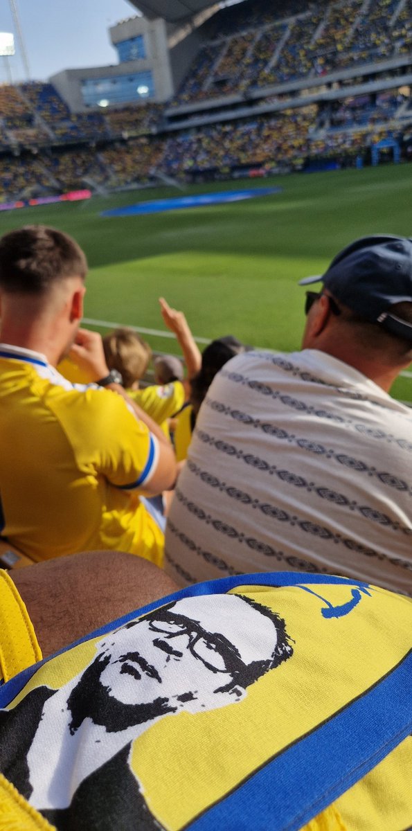 Hemos vuelto, sin olvidar de donde venimos. 

Vamos Cádiz 💛💙