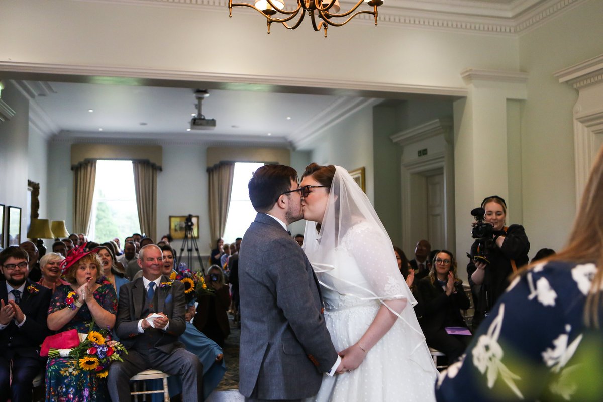 Laura Abernethy tweet media