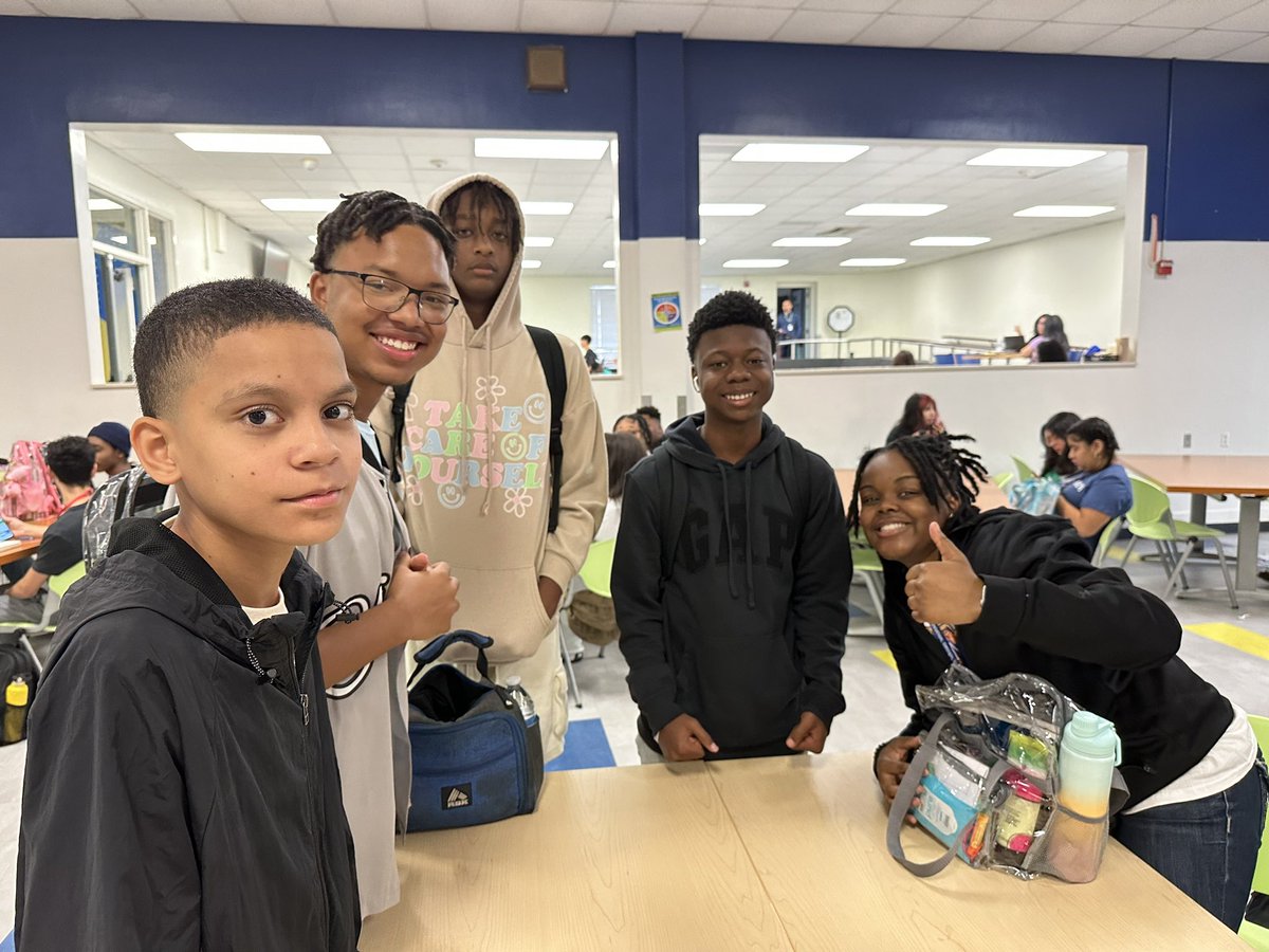 IDEA_at_Fannin's tweet photo. Welcoming pack the #PLPack @TransformDISD @PersonalizeDISD #DallasISDFirstDay https://t.co/PKUigaYTEJ
