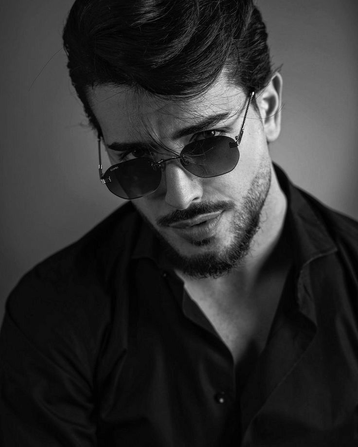 عندما تساعد الفقراء والمحتاجين وتعطيهم من مالك فانت تشكر الله بطريقة مثالية وتشتري في المقابل راحة نفسية قد ﻻ يوفره لك المال نفسه.🍃