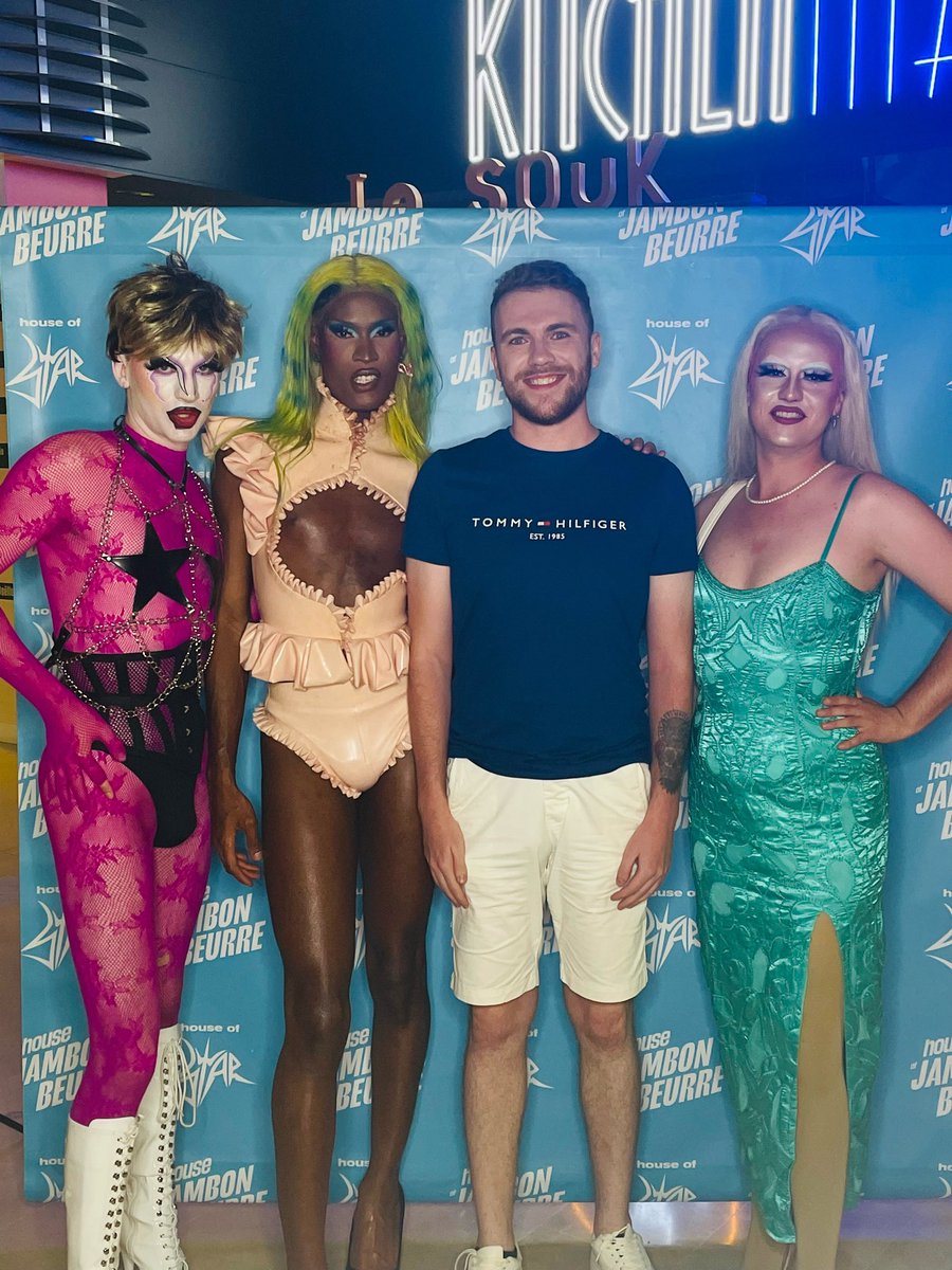 SimplyjayOFF's tweet photo. Des stars 🤩 #DragRaceFrance #DragRace #kitchenmarket https://t.co/4B2GMzoGR0