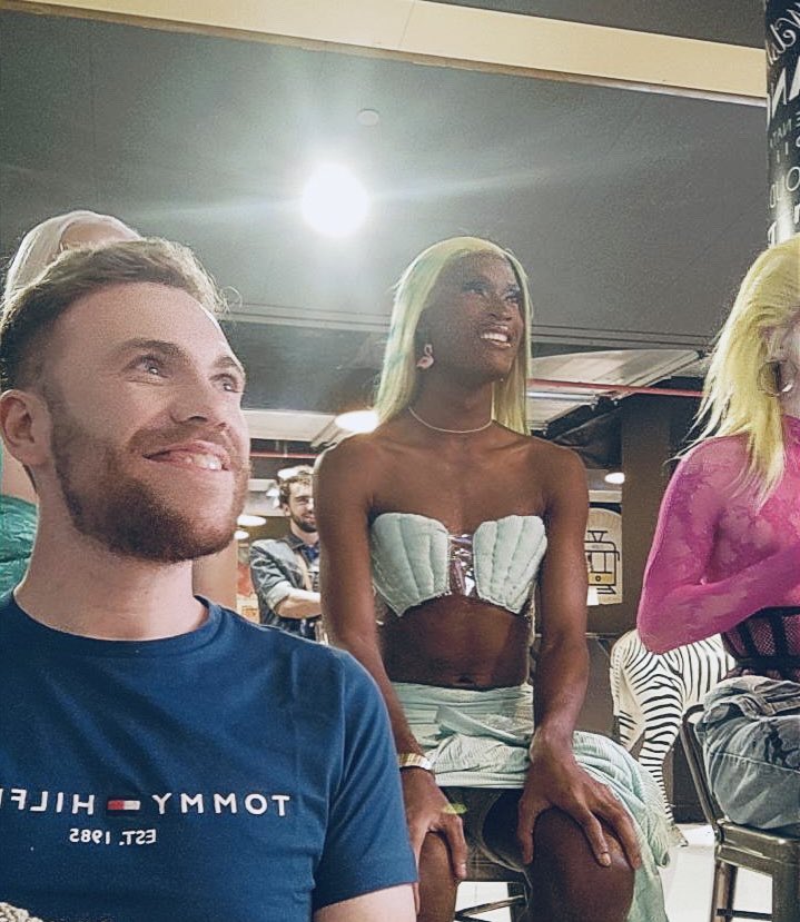 SimplyjayOFF's tweet photo. Des stars 🤩 #DragRaceFrance #DragRace #kitchenmarket https://t.co/4B2GMzoGR0