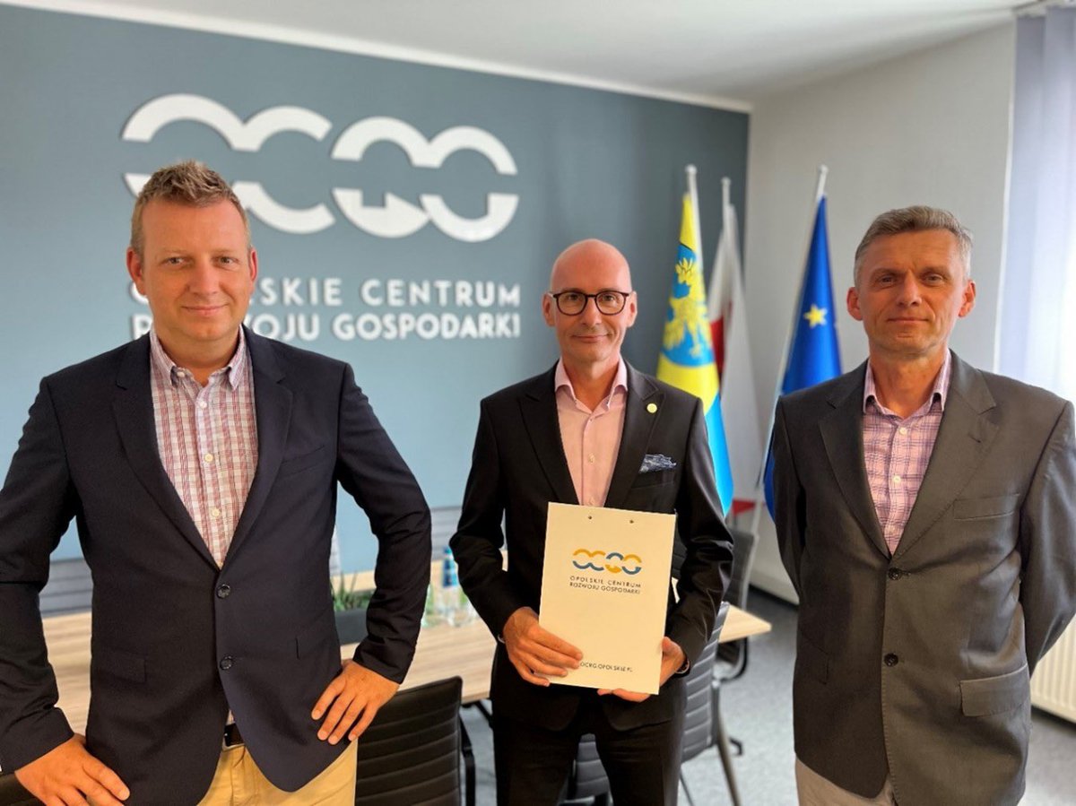 IURC Latin America (@iurc_lac) on Twitter photo The IURC programme cooperation between Opolskie 🇵🇱 and Tierra del Fuego 🇦🇷 focused on improvement of regional innovation strategies implementation has been concluded by the Memorandum of Understanding signed. #IURC #OCRG
<a href="/OcrgRis90163/">OCRG Opolskie RIS</a>
Read more: iurc.eu/2023/08/14/del… The IURC programme cooperation between Opolskie 🇵🇱 and Tierra del Fuego 🇦🇷 focused on improvement of regional innovation strategies implementation has been concluded by the Memorandum of Understanding signed. #IURC #OCRG
<a href="/OcrgRis90163/">OCRG Opolskie RIS</a>
Read more: iurc.eu/2023/08/14/del…
