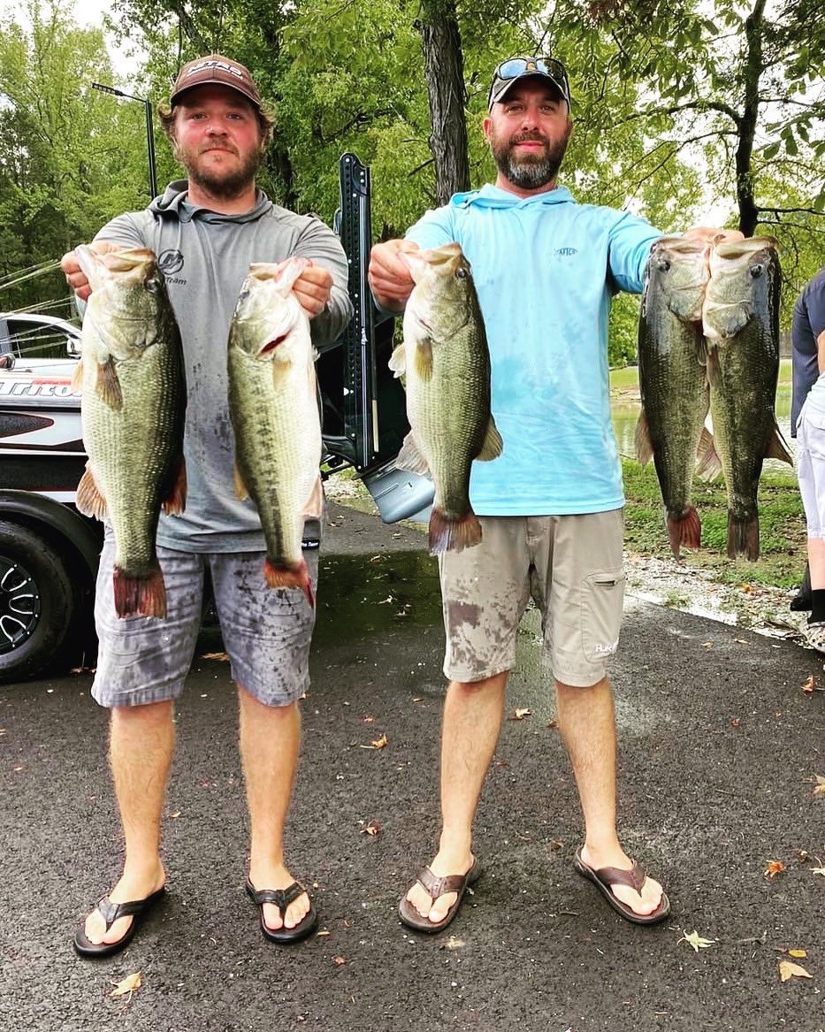 ZachLeeper's tweet photo. 1st place and big fish on Kentucky Lake this past weekend.  23-5 with a 6-8 kicker. #MercuryProTeam #NitroBoats #PowerPole #EnigmaFishing #Bassfishing #largemouthbass https://t.co/17v9nLArIH
