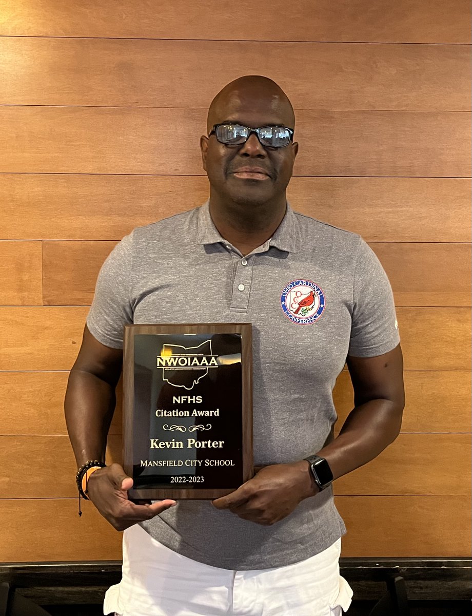 AD's are busy! We finally caught up with another NW-OIAAA Award recipient today!

Receiving the NWOIAAA - NFHS Citation Award, Kevin Porter (Mansfield City School)