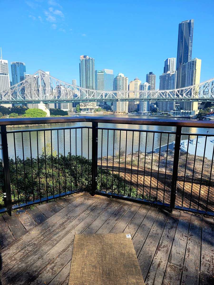 My new work travel exercise hack: shamelessly plonking down a mat and enjoying a vinyasa flow with an epic view. Sure beats hunting down a gym 👌