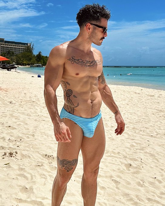 Watch Iggle Pringle's leaked NSFW photo on TwXstars