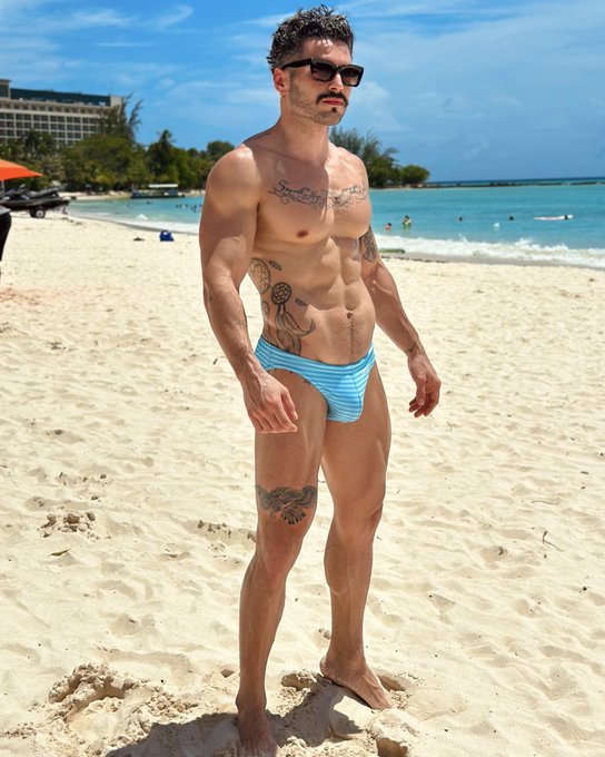 Watch Iggle Pringle's leaked NSFW photo on TwXstars