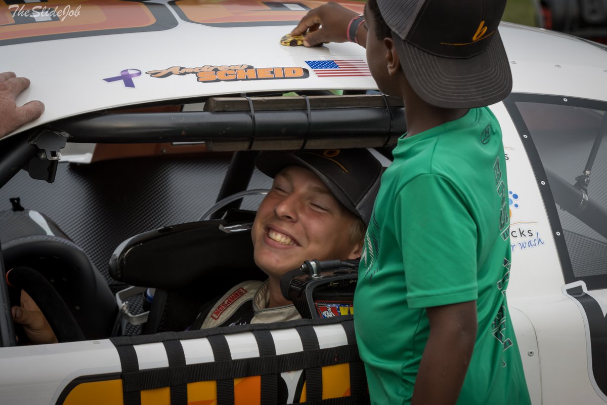 DavidHe18520439's tweet image. @BerlinRaceway #Battleatberlin @bubbapollard26 @Kyle__Crump @ChaseBurda @AndrewScheid_  @HometrackReddit @NASCAR #Superlatemodel #Berlinraceway