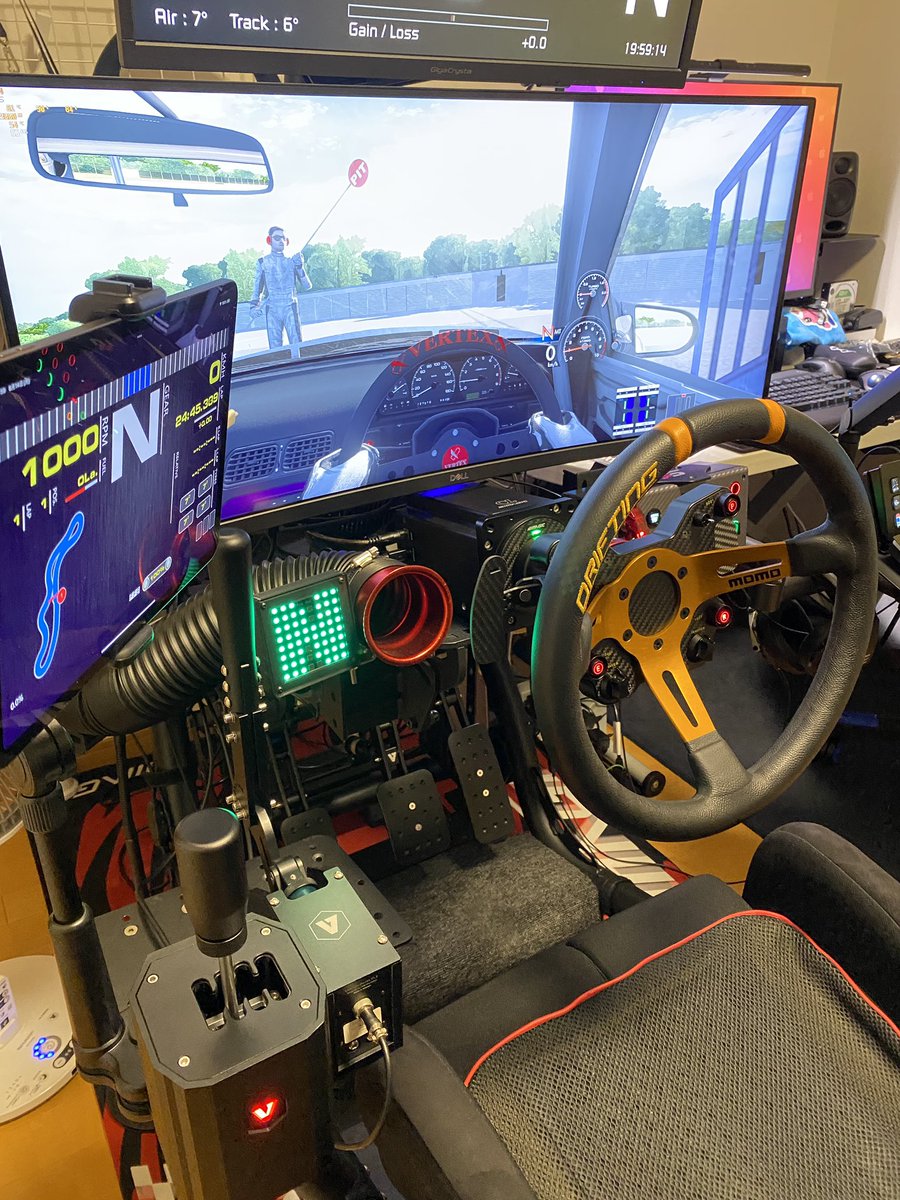 io_dele コックピット環境です！ TR8 PROで吊り下げ仕様にしてます