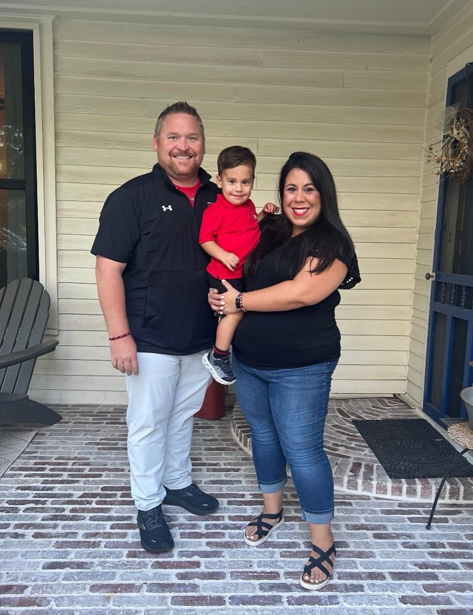 MrsCourtneyWHS's tweet photo. The Courtney's are ready for some Heath Hawks Football!!! ❤️🏈🖤 @CoachRCourtney @RHHSHawks @HeathHawksFb @ROCOgameday https://t.co/5v6QKCklUf