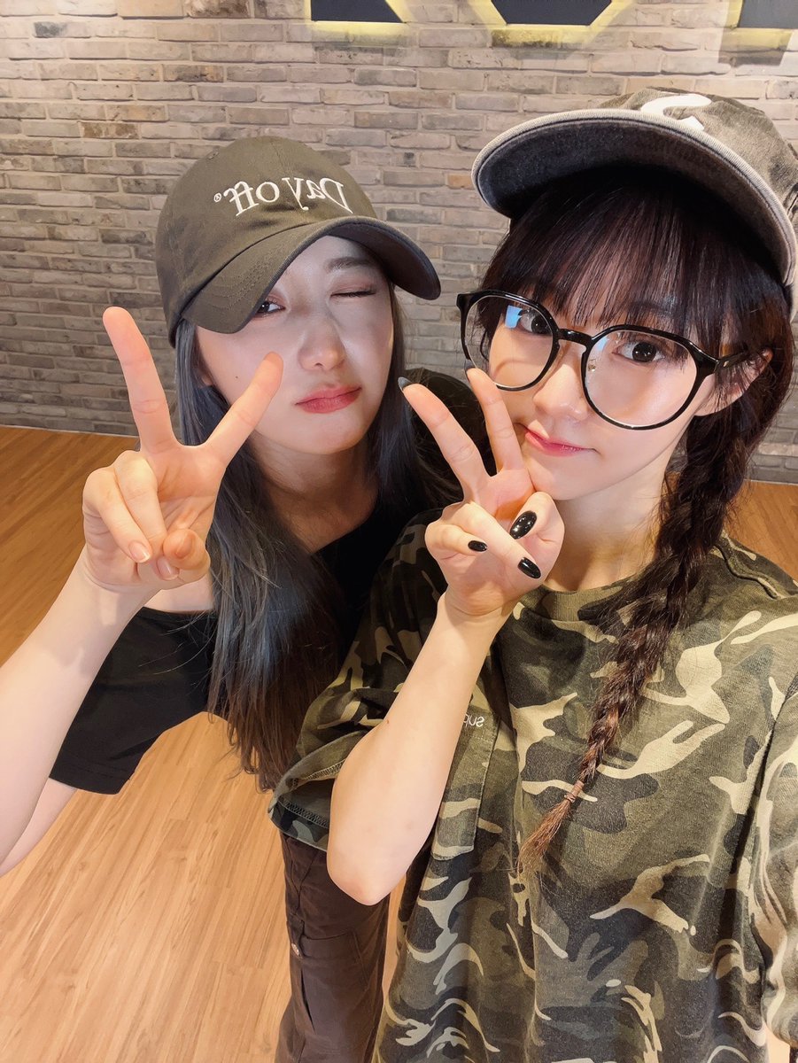 WOOAH_HM's tweet photo. [#나나]
오랜만에 만난 채연 언니이🤍 
응원 잔뜩 받아따🍀

#wooah #우아 #NANA https://t.co/3UTggPBBUt