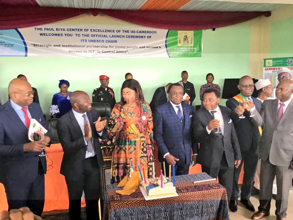 RR_IAI_Abanda's tweet photo. Le Président de la Commission Nationale de L'UNESCO pour le Cameroun, le Pr. Laurent Serges ETOUNDI NGOA à inauguré la Chaire UNESCO de l'IAI Cameroun qui devra accélérer la recherche et l'autonomisation des jeunes et femmes par les TIC. https://t.co/hCxhSZzdkv