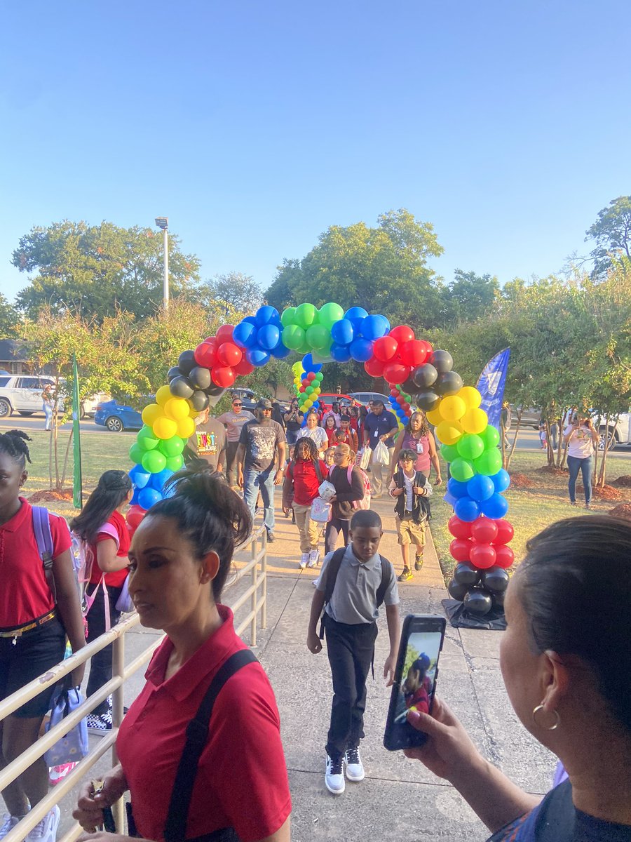 Great 1st Day of School @MarkTwain_TAG #PositiveCulture #CommittedToExcellence