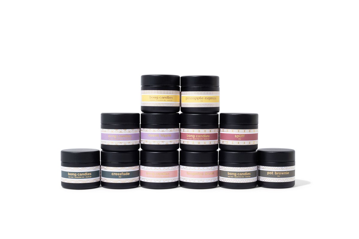 BongCandles's tweet photo. The candle - 100% soy wax, 12+ hour burn time, 6 incredible stoner inspired scents. 
The stash jar - Childproof, air-tight, smell-proof lid keeps your stash fresh and discreet. Simply clean it out to up-cycle the candle and voila - the gift that keeps on giving. BUY 5 GET 1 FREE! https://t.co/vTELefG36l
