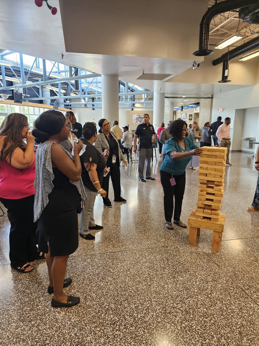 DWilliamsPPSsci's tweet photo. Within the past week, I've had some great opportunities to grow professionally. There's so much to share with a limited number of characters! 😂 Just know I truly enjoyed learning with other leaders! #PPSBridgeBuilders @PortsVASchools @nicscud @hmeducate @SLMillaci @ebracyPPS https://t.co/n9y24OffNL