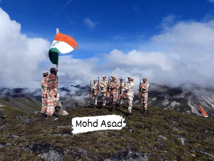 Mohd_Lucky_786's tweet photo. #HappyIndependenceDay
इतनी सी बात हवाओ को बताये रखना,
रौशनी होगी च��रागो को जलाये रखना..!!
लहू देकर की है जिसकी हिफाजत हमने,
ऐसे तिरंगे को हमेसा दिल में बसाये रखना..!!
यौमे आज़ादी..🇮🇳
#IndependenceDayIndia
#IndianFlag #Happy77 #Happy77th #JayHind https://t.co/l4502Z1XuV