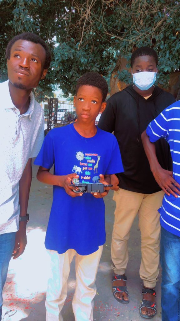 2x_xamxam's tweet image. 🚀✨ Fin de la Semaine 1 - Vacances tech :

Une semaine riche en aventures tech ! Programmation, peinture à sable, pilotage de drones, jeux captivants, nos jeunes esprits curieux ont exploré l’innovation.

Rejoignez-nous : 78 425 55 13.

#xamxam #vacancestechnologiques 🌐🎨🚁👾