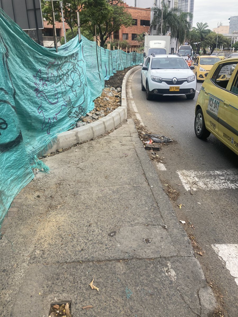 FredyBCiudad's tweet image. ¿aquí el peatón se esfuma? @PeatonaLa