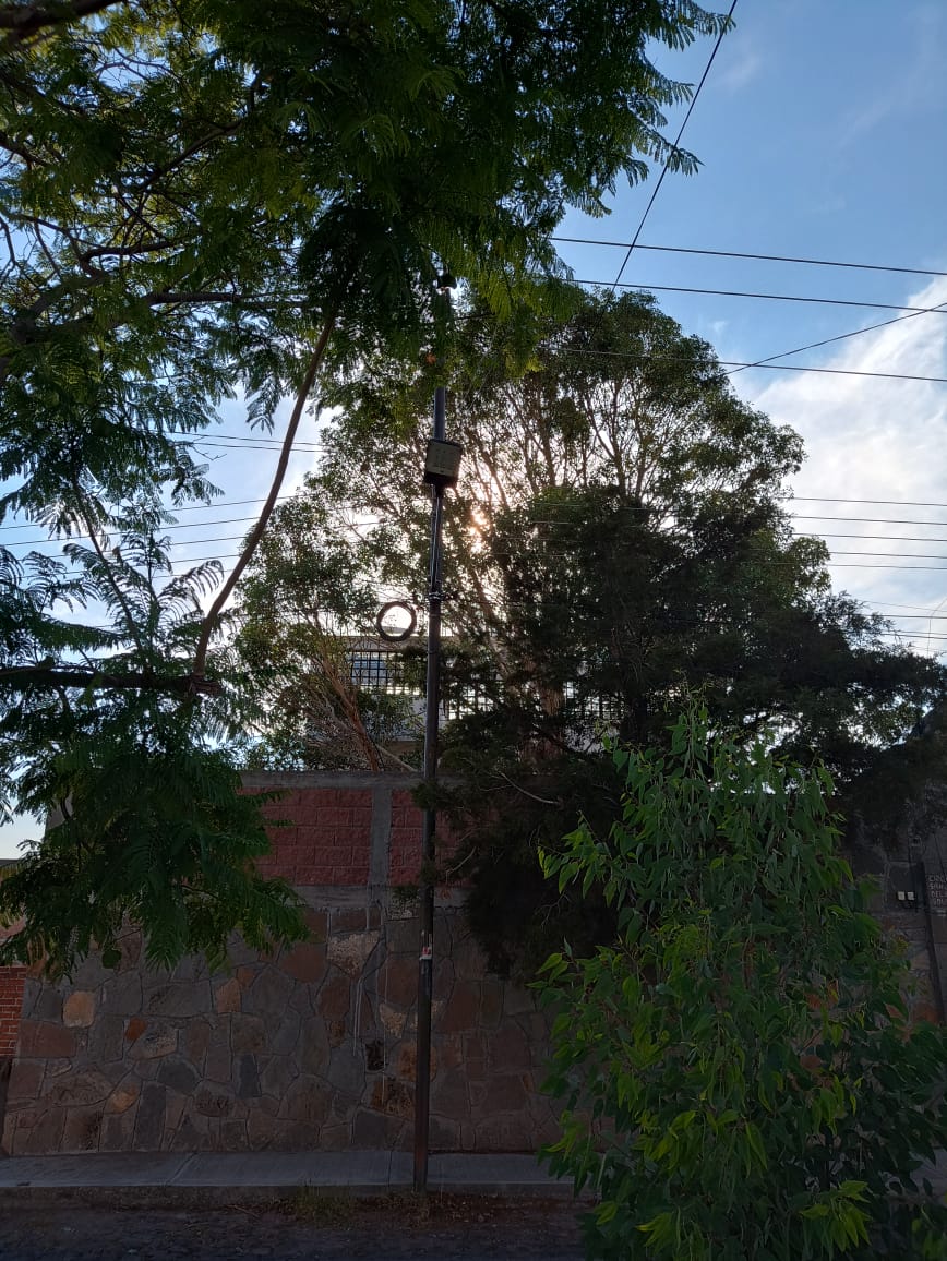 irodriguez10's tweet photo. @CFE_Contigo @CFEmx @CFEsjr 
Por favor su apoyo a reparar la lampara que tiene ya 1 mes q no la arreglan. Direccion es : Circ San Juan no.198 Col Solares banthi en San Juan del rio Qro
Gracias.

@qromunicipio
@exasjr991
@SSPMSJRQ @DiarioRotativo https://t.co/KT7ddOyg2B